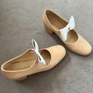 CHANEL Cream Patent Leather Heels with White Bow